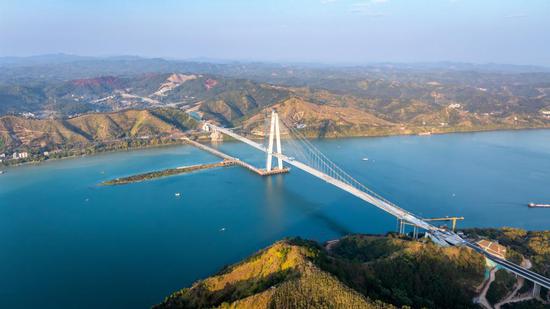 Xunjiang Bridge in Guangxi successfully connected