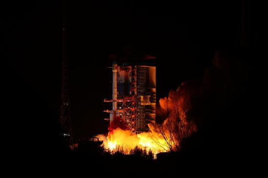 China sends communication technology test satellite into space